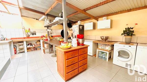 Maison traditionnelle 7 pièces de 184 m² à La Plaine-des-Palmistes (97431)