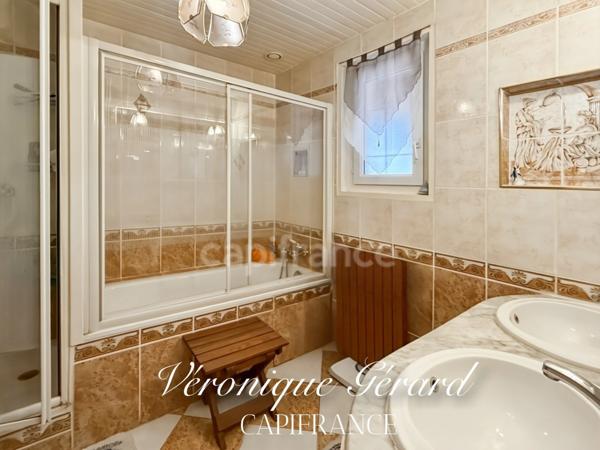 Maison type Arcachonnaise de 143 M2, 3 voir 4 chambres, terrain entièrement clos