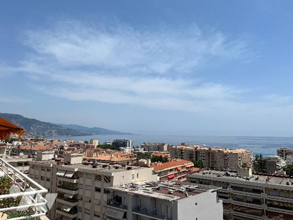 Appartement de cinq pièces en plein cœur de Carnolès