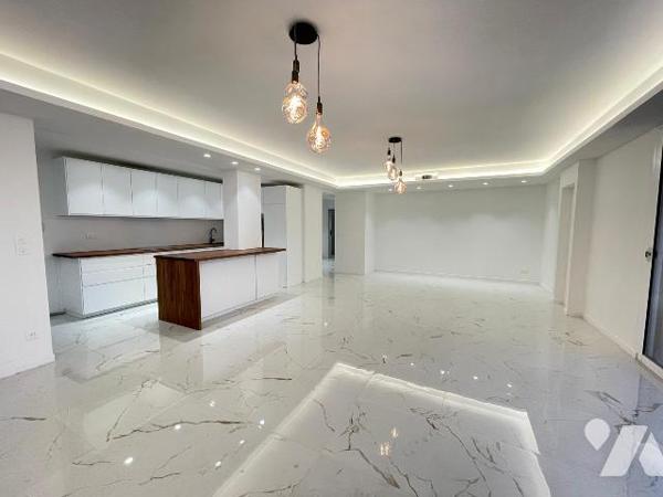 Appartement de cinq pièces en plein cœur de Carnolès