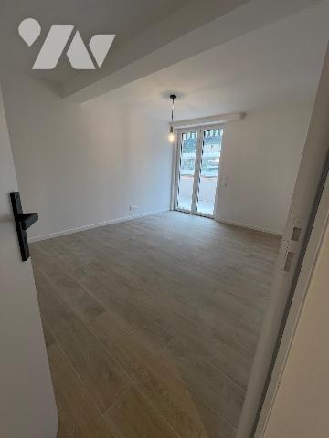 Appartement de cinq pièces en plein cœur de Carnolès