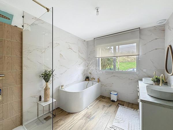 MAISON CUBIQUE RECENTE 4 CHAMBRES JARDIN