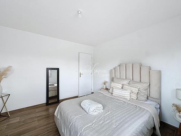 MAISON CUBIQUE RECENTE 4 CHAMBRES JARDIN