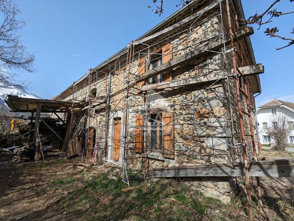 Corps de ferme en pierre ? Fort potentiel ? Champsaur
