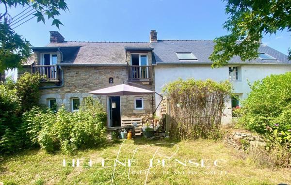 Ensemble immobilier composé de 2 maisons d'habitation sur 389 m² de terrain.