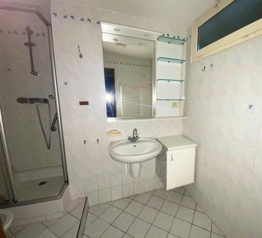 Ensemble immobilier composé de 2 maisons d'habitation sur 389 m² de terrain.