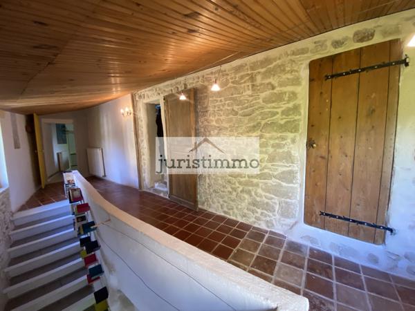 Uchaux (84100) Nouveauté à Uchaux - Mas en pierres de 183 m2