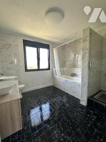 Maison rénovée 4 ch de plain-pied.