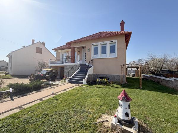 Saint-Yorre (03270) Saint-Yorre - Maison de caractère impeccablement entretenue 3/4 Chambres et bureau.