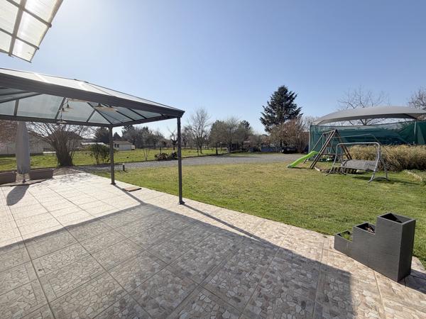 Saint-Yorre (03270) Saint-Yorre - Maison de caractère impeccablement entretenue 3/4 Chambres et bureau.