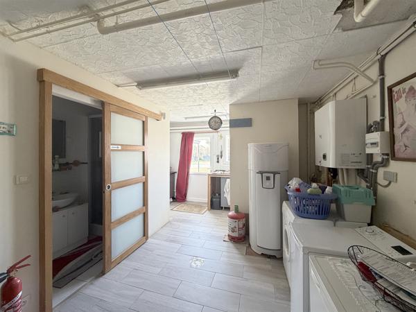 Saint-Yorre (03270) Saint-Yorre - Maison de caractère impeccablement entretenue 3/4 Chambres et bureau.