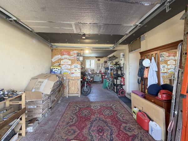 Saint-Yorre (03270) Saint-Yorre - Maison de caractère impeccablement entretenue 3/4 Chambres et bureau.