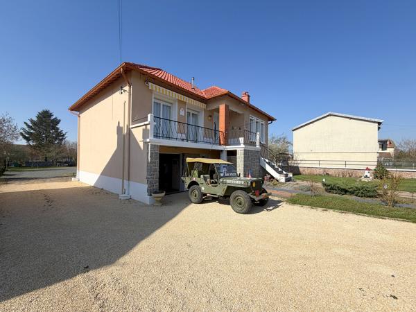 Saint-Yorre (03270) Saint-Yorre - Maison de caractère impeccablement entretenue 3/4 Chambres et bureau.