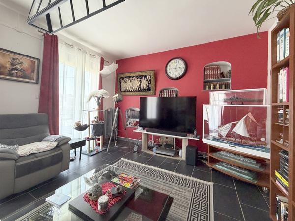 Saint-Yorre (03270) Saint-Yorre - Maison de caractère impeccablement entretenue 3/4 Chambres et bureau.