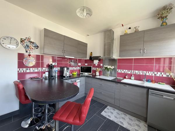 Saint-Yorre (03270) Saint-Yorre - Maison de caractère impeccablement entretenue 3/4 Chambres et bureau.