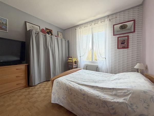 Saint-Yorre (03270) Saint-Yorre - Maison de caractère impeccablement entretenue 3/4 Chambres et bureau.