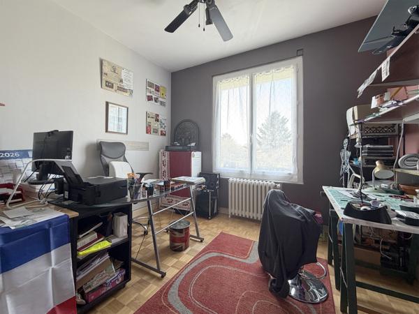 Saint-Yorre (03270) Saint-Yorre - Maison de caractère impeccablement entretenue 3/4 Chambres et bureau.