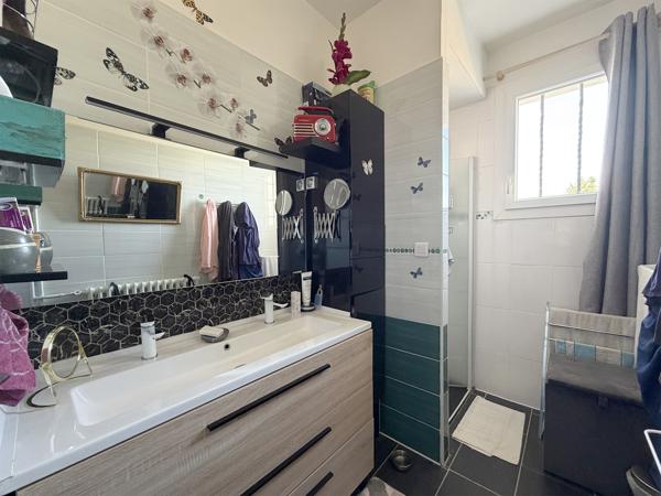 Saint-Yorre (03270) Saint-Yorre - Maison de caractère impeccablement entretenue 3/4 Chambres et bureau.