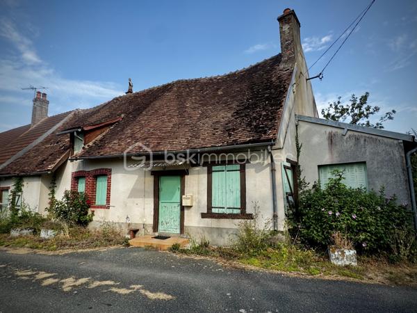 Charmante petite maison à Assigny ! 
Vous cherchez un projet de rénovation ou un investissement à petit prix ? Venez découvrir cette maison située au calme, sur la commune d'Assigny.

Distribution actuelle :
- Cuisine
- Salle à manger
- Chambre 1
- Chambre 2
- Salle de bain / wc

Le bien dispose également d'espaces extérieur. Un jardin attenant à la maison, un jardin face à la maison, et un verger. Le bien dispose également d'un garage et de deux abris. Vous pourrez idéalement aménager un potager ou créer un espace de détente à votre image.

Idéal pour une résidence secondaire ou un investisseur cherchant à valoriser un bien à fort potentiel. Le gros oeuvre offre une belle base pour laisser libre cours à vos idées d'aménagement et créer un espace de vie repensé selon vos envies.
Localisation : Assigny (18260) - Secteur calme)
Diagnostics : Le Dossier de Diagnostique Technique (DDT) est disponible sur demande (Bien non soumis au DPE - Bâtiment à usage d'habitation sans système de chauffage fixe / bien à rénover globalement)

Contactez-moi dès aujourd'hui pour plus d'information ou pour organiser une étude de projet.