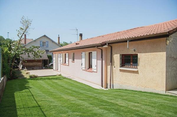 Villa de Plain-Pied avec Grand Garage ? 3 Chambres