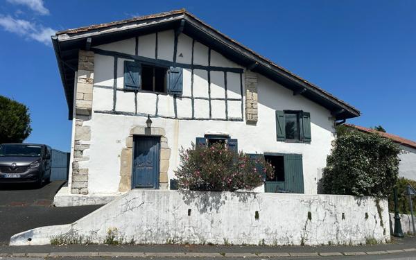 Maison à vendre    6 pièces •  Mouguerre