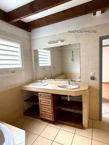 Spacieuse villa F5 de 179m2 avec garage à St Pierre Ravine des Cabris