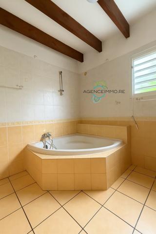 Spacieuse villa F5 de 179m2 avec garage à St Pierre Ravine des Cabris