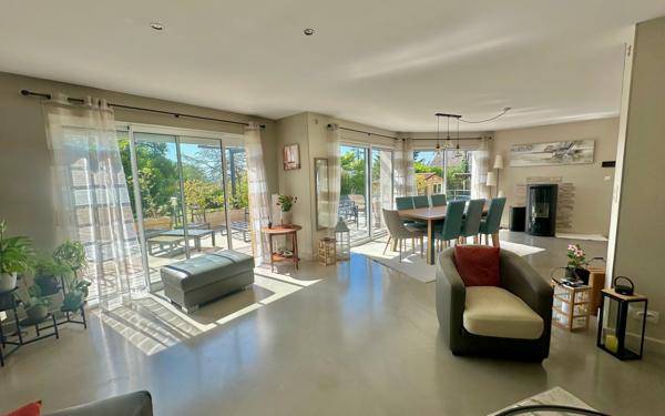 Maison à vendre    5 pièces • 145 m2 Mornant