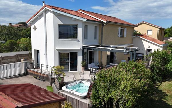 Maison à vendre    5 pièces • 145 m2 Mornant