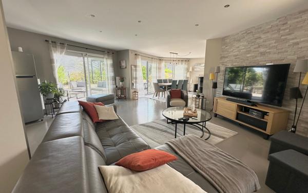 Maison à vendre    5 pièces • 145 m2 Mornant