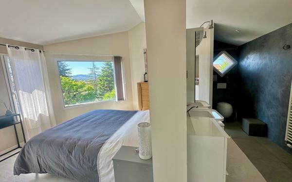 Maison à vendre    5 pièces • 145 m2 Mornant