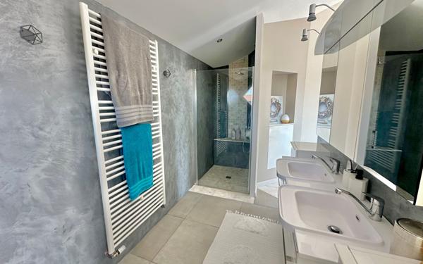 Maison à vendre    5 pièces • 145 m2 Mornant