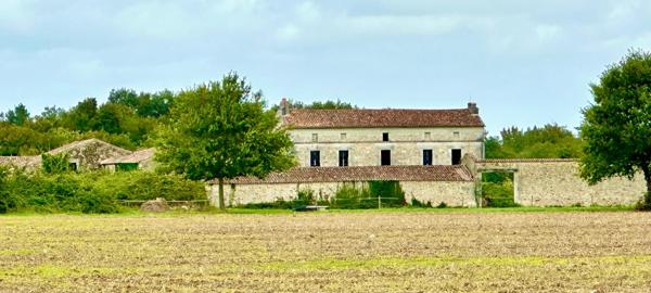FERME SAINTONGEAISE DU XXVIII SIÈCLE