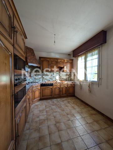 Ensemble immobilier à vendre à Plumelin - 12 hectares de terre