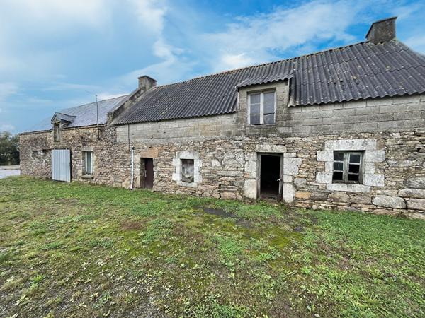 Ensemble immobilier à vendre à Plumelin - 12 hectares de terre