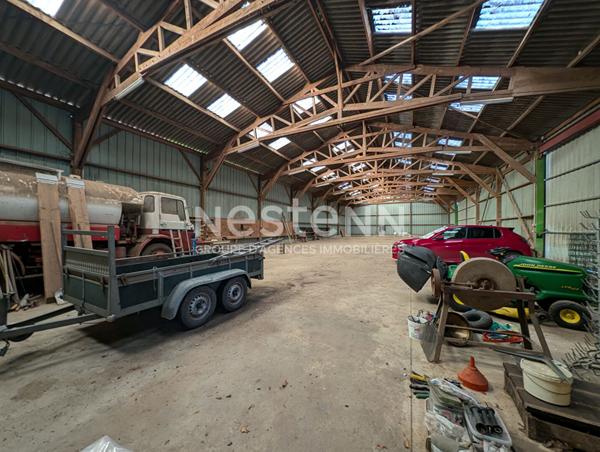 Ensemble immobilier à vendre à Plumelin - 12 hectares de terre