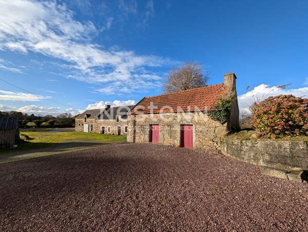 Ensemble immobilier à vendre à Plumelin - 12 hectares de terre