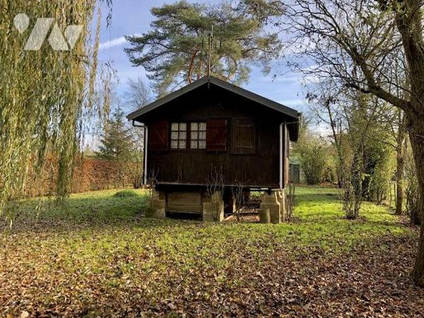NOYEN SUR SARTHE : TERRAIN DE LOISIRS BORD DE SARTHE avec un chalet 