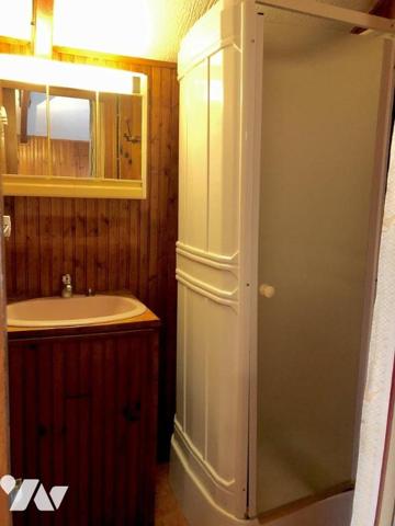 NOYEN SUR SARTHE : TERRAIN DE LOISIRS BORD DE SARTHE avec un chalet 