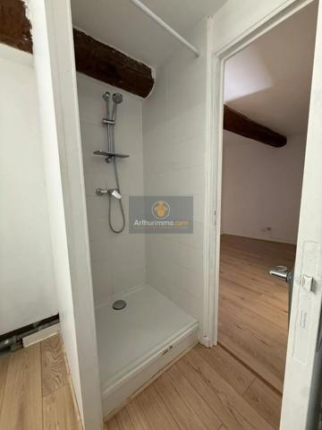 Location                                                      Appartement
                        
                                                            à Apt