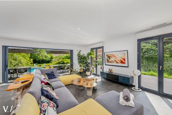 Maison à vendre 934 500 € Eysines 8 p 264 m² DPE A