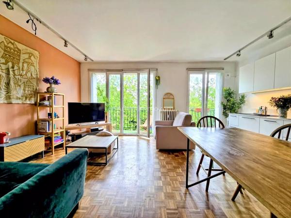 Vente                                                      Appartement
                        
                     3 pièces                      61 m2                     à Nogent-sur-Marne