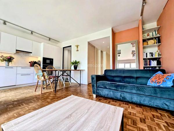 Vente                                                      Appartement
                        
                     3 pièces                      61 m2                     à Nogent-sur-Marne