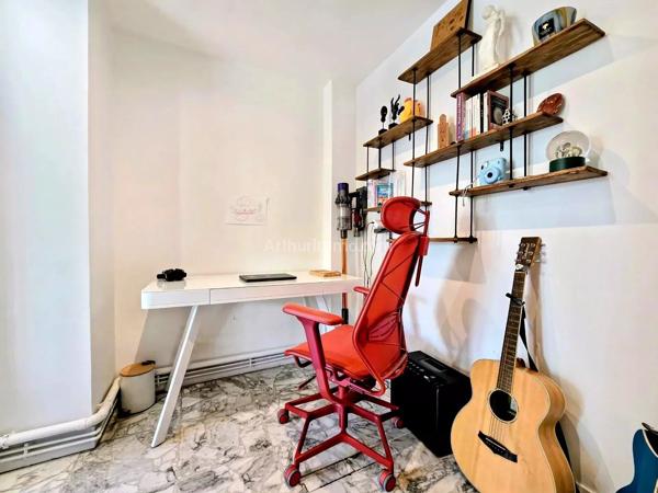Vente                                                      Appartement
                        
                     3 pièces                      61 m2                     à Nogent-sur-Marne