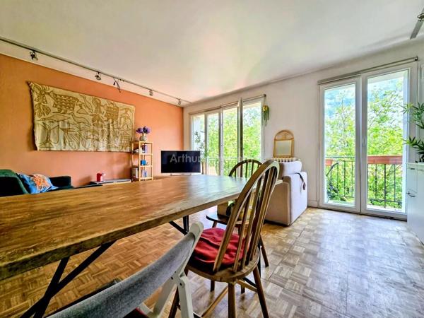Vente                                                      Appartement
                        
                     3 pièces                      61 m2                     à Nogent-sur-Marne
