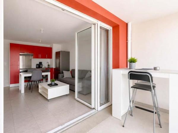 Appartement
         3 pièces
        - 55 m² 179 000 € *