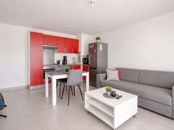 Appartement
         3 pièces
        - 55 m² 179 000 € *