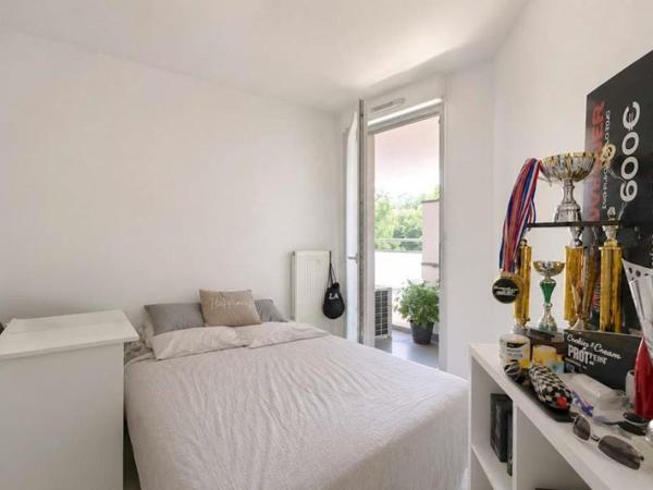 Appartement
         3 pièces
        - 55 m² 179 000 € *
