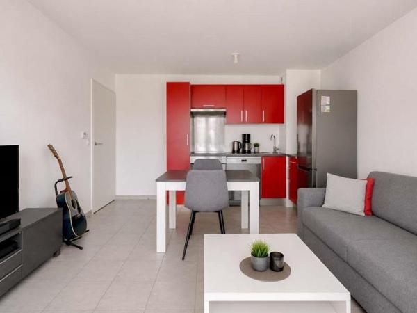 Appartement
         3 pièces
        - 55 m² 179 000 € *
