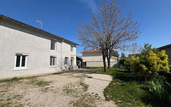 Maison à louer    5 pièces •  Saint-Maurice-de-Gourdans